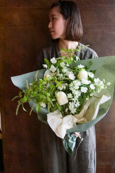 Mother's day peony bouquet ivory
