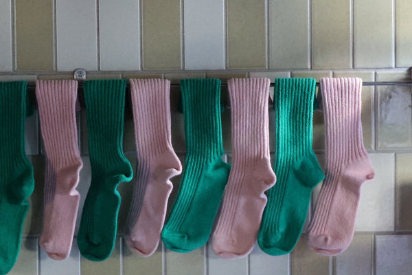 caption:マラカイト&クリスマスローズ / ピンク・ツバキ