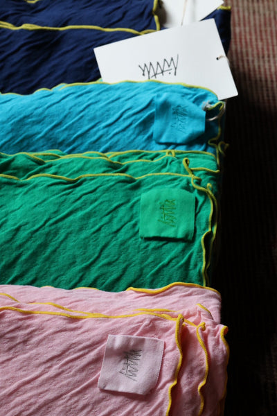 caption:マラカイト&クリスマスローズ / ピンク・ツバキ