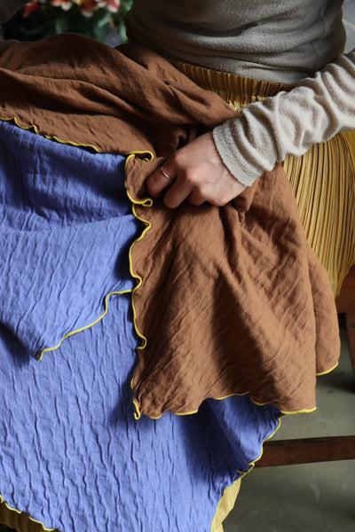 caption:lilac blue / azalea camel