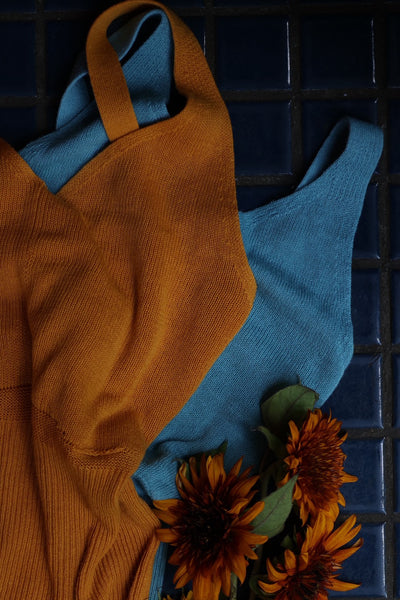 caption:sunflower yellow orange / gentian blue